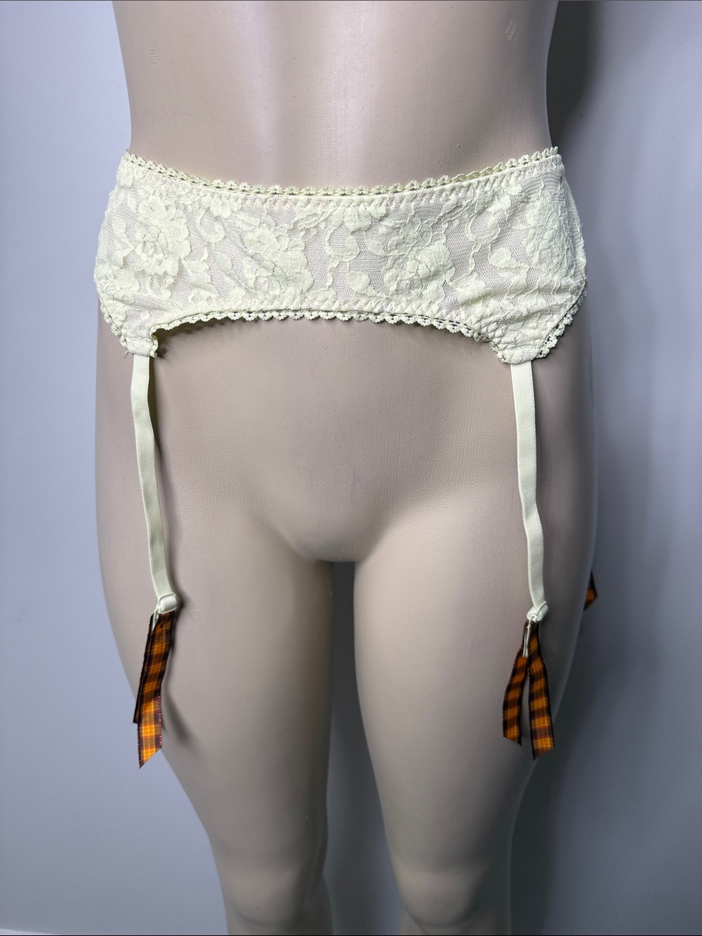 Victoria's Secret Cream Floral Lace Garter Belt with Plaid Ribbon Accents